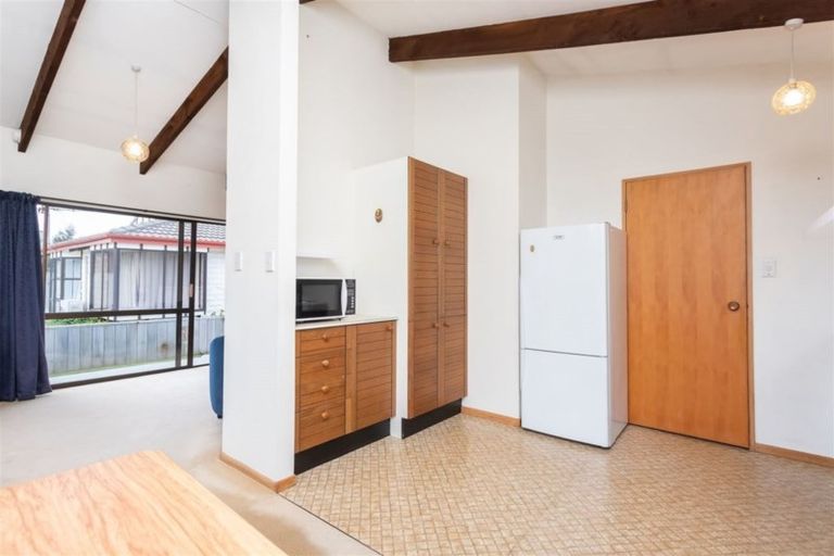 Photo of property in 2/92c Englefield Road, Northwood, Christchurch, 8051