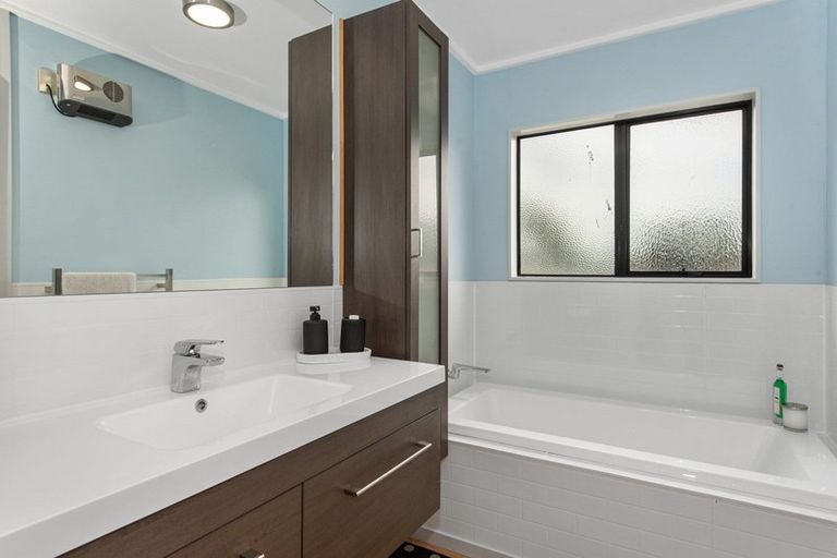 Photo of property in 15b Lloyd Drive, Nawton, Hamilton, 3200