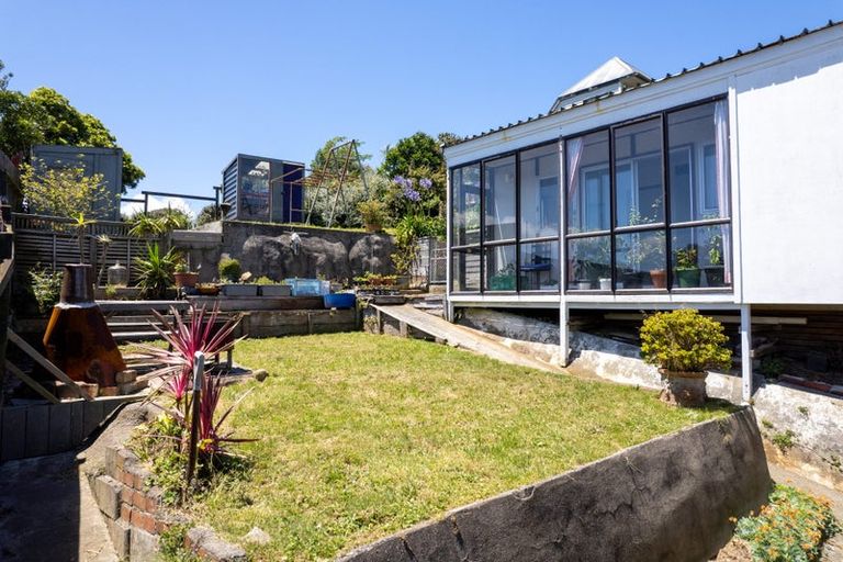 Photo of property in 25 Miles Crescent, Newlands, Wellington, 6037