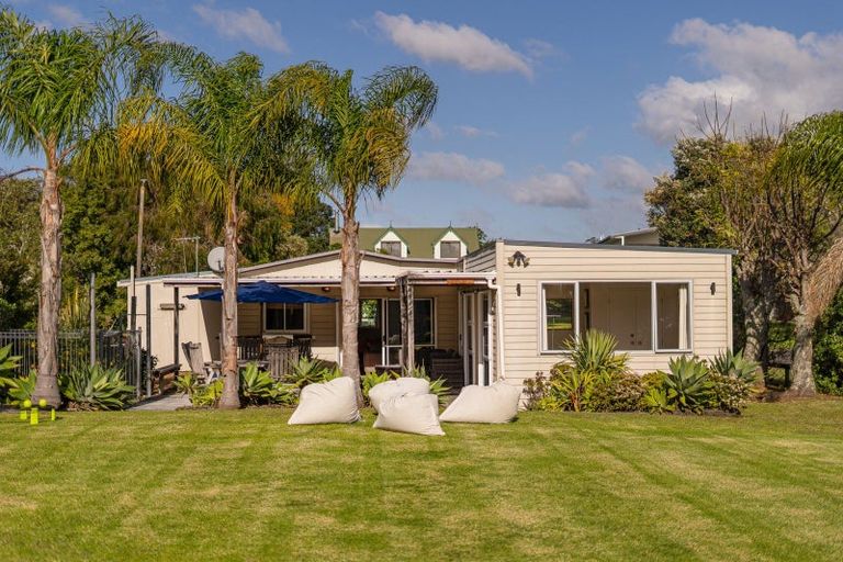 Photo of property in 30 Oyster Drive, Cooks Beach, Whitianga, 3591