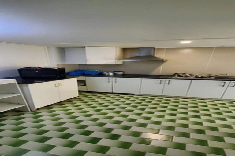 Photo of property in 9 Velma Road, Hillcrest, Auckland, 0627