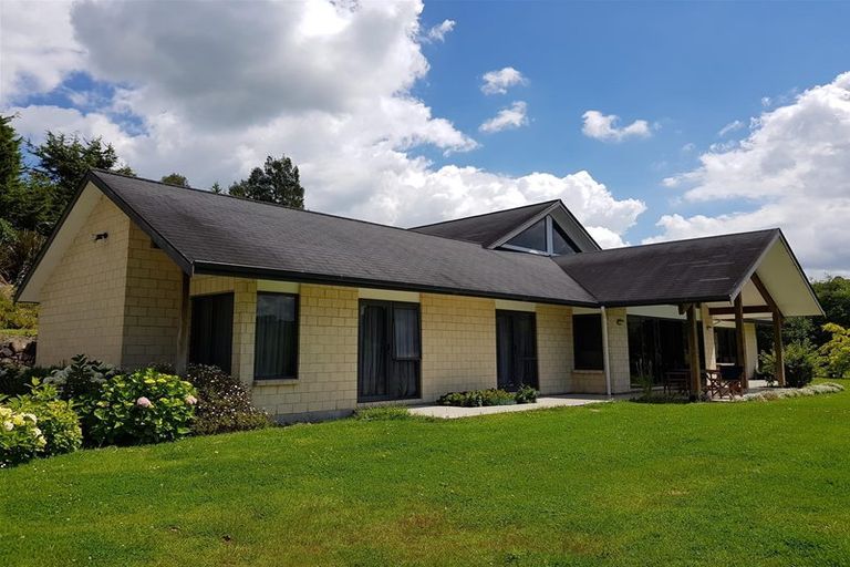 Photo of property in 87 Hurndall Street East, Maungaturoto, 0520