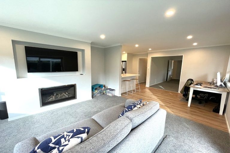 Photo of property in 23 Kaweka Place, Havelock North, 4130