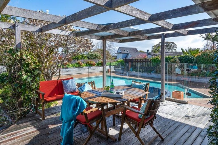 Photo of property in 10 Roadley Avenue, Sunnyhills, Auckland, 2010