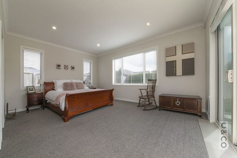 Photo of property in 12 Pohutukawa Parade, Riverhead, 0820