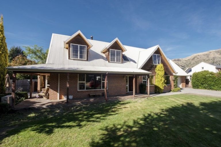 Photo of property in 5 Meadowstone Drive, Wanaka, 9305
