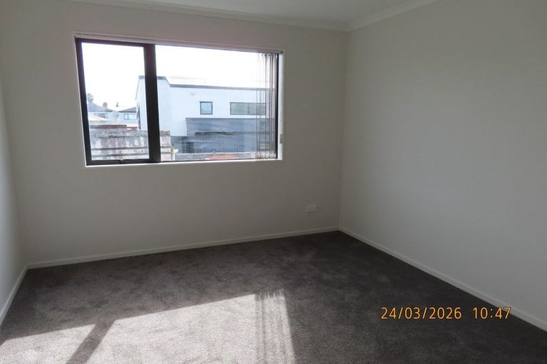 Photo of property in 5/100 Seymour Road, Sunnyvale, Auckland, 0612