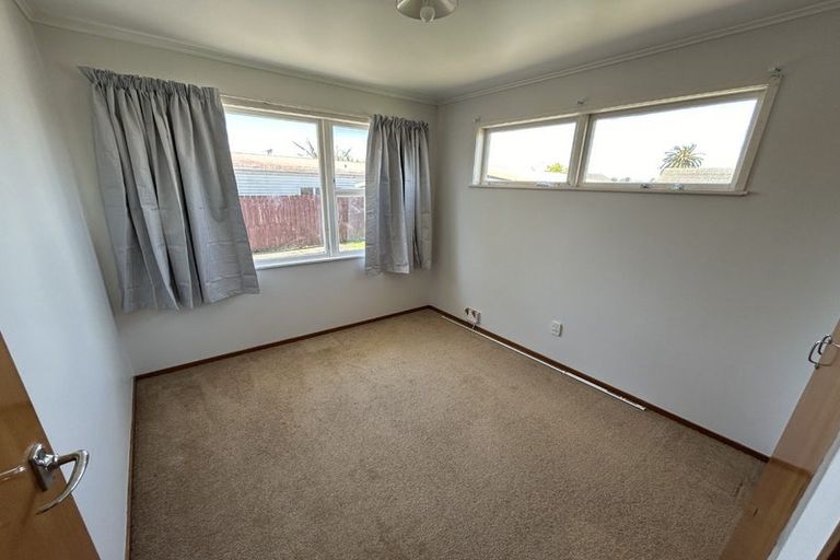 Photo of property in 21 Convair Crescent, Mangere, Auckland, 2022