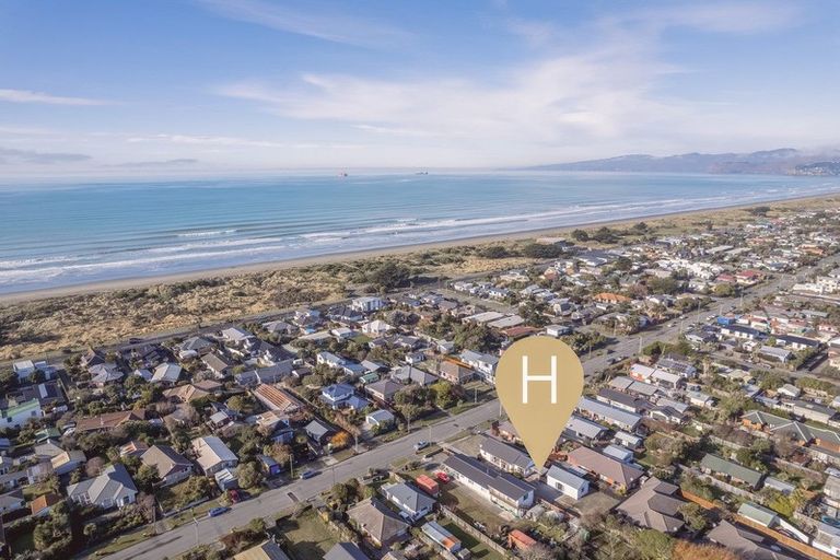 Photo of property in 28 Pine Avenue, New Brighton, Christchurch, 8061