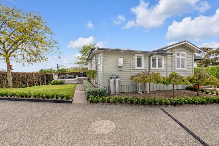 Photo of property in 17 Griggs Road, Whitford, Howick, 2571