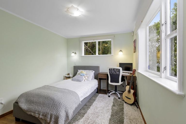 Photo of property in 115 Dowse Drive, Maungaraki, Lower Hutt, 5010