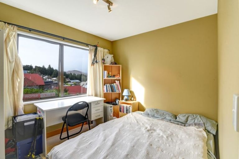 Photo of property in 60b Wynyard Crescent, Fernhill, Queenstown, 9300