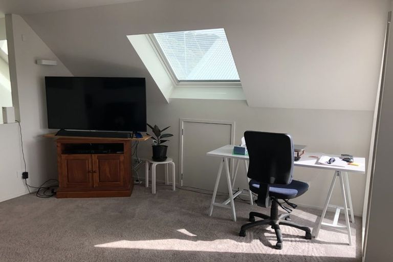 Photo of property in 220 Queens Drive, Lyall Bay, Wellington, 6022