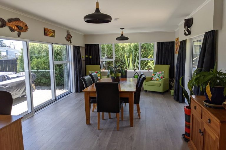 Photo of property in 48a Queenwood Road, Levin, 5510