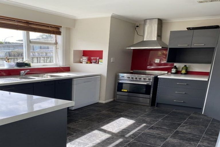 Photo of property in 3/199 Newlands Road, Newlands, Wellington, 6037