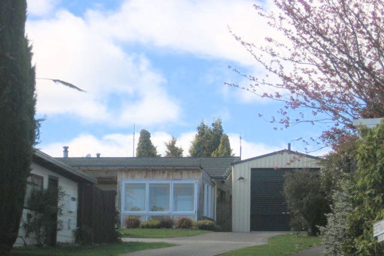 Photo of property in 1/12 Regents Grove, Richmond Heights, Taupo, 3330