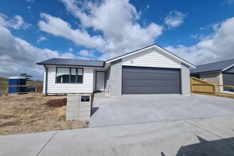 Photo of property in 18 Anchor Crescent, Papamoa, 3118