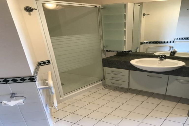 Photo of property in Grandstand Apartments, 10/80 Kent Terrace, Mount Victoria, Wellington, 6011