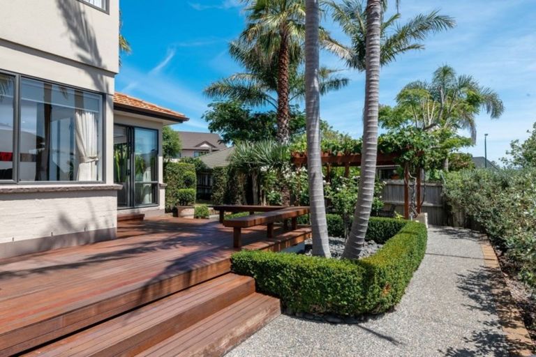 Photo of property in 5 Brooke Ridge Rise, East Tamaki Heights, Auckland, 2016