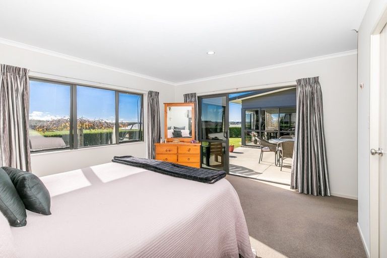 Photo of property in 2 Ruske Place, Grandview Heights, Hamilton, 3200