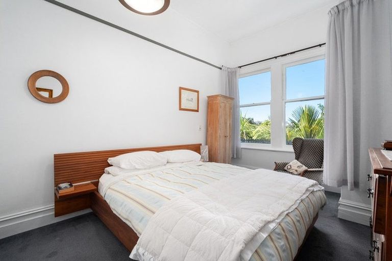 Photo of property in 21 Northland Road, Northland, Wellington, 6012