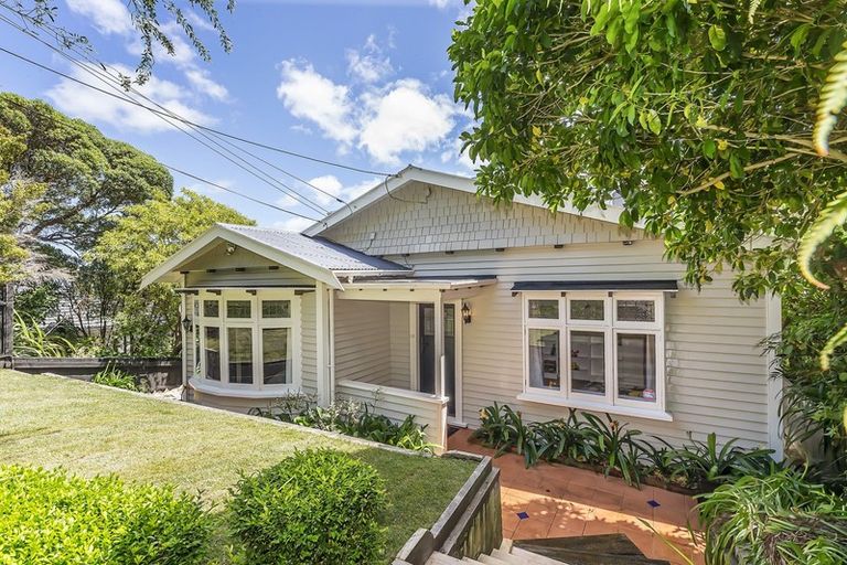 Photo of property in 33 Nevay Road, Miramar, Wellington, 6022