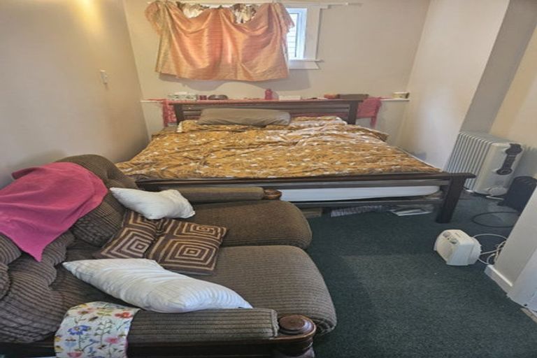 Photo of property in 64 Maupuia Road, Maupuia, Wellington, 6022