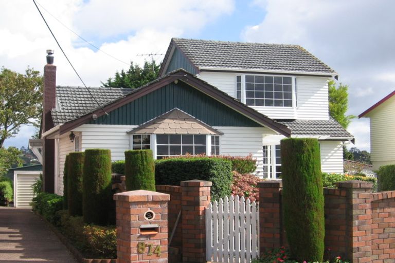 Photo of property in 874 East Coast Road, Northcross, Auckland, 0630