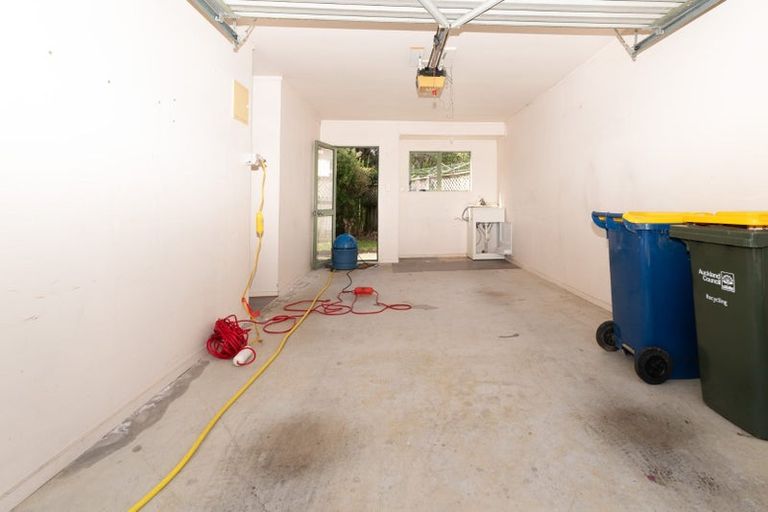 Photo of property in 1/13 Goldfinch Rise, Unsworth Heights, Auckland, 0632