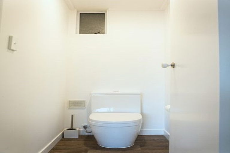 Photo of property in Newman Court Apartments, 2 Newman Terrace, Thorndon, Wellington, 6011