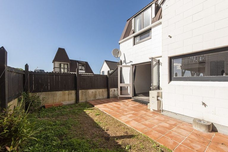 Photo of property in 25/10 Pitarua Street, Thorndon, Wellington, 6011