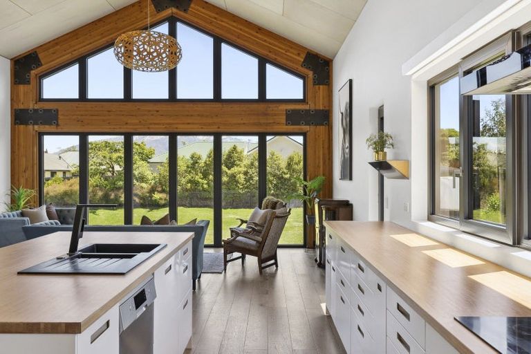 Photo of property in 7 Sapphire Spring Rise, Wanaka, 9305