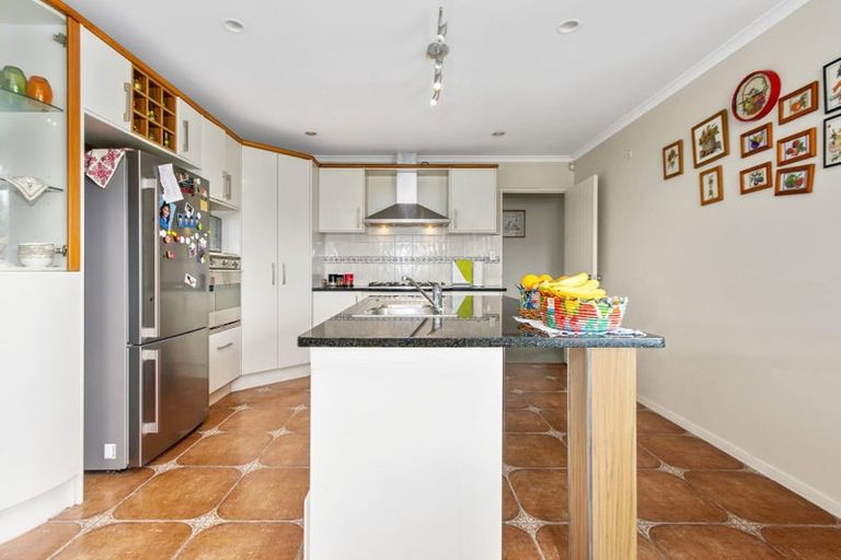 Photo of property in 22 Toledo Avenue, Henderson, Auckland, 0612