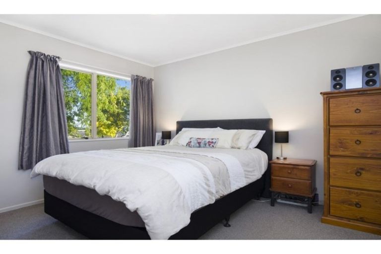 Photo of property in 11 Dawn Place, Waiuku, 2123