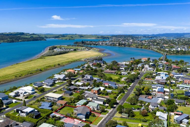 Photo of property in 19 Taipari Avenue, Raglan, 3225