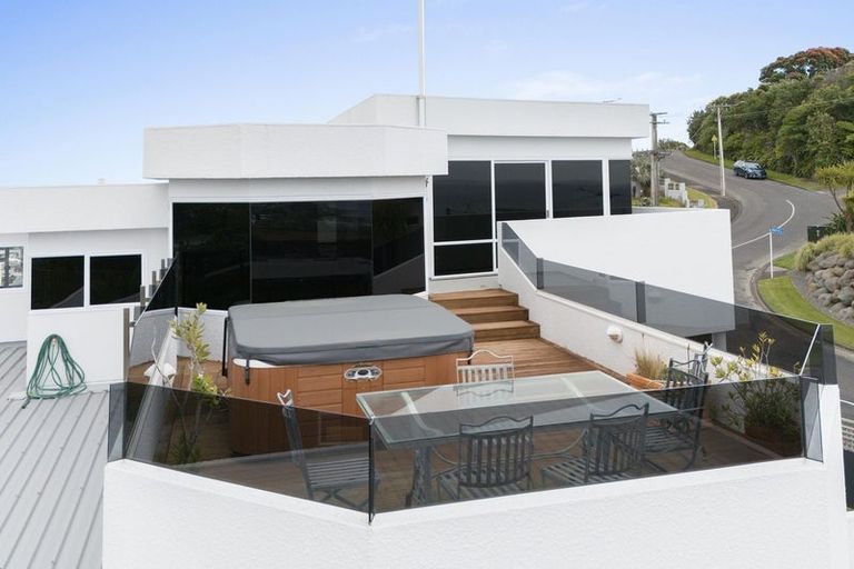 Photo of property in 2 Findlay Street, Moturoa, New Plymouth, 4310