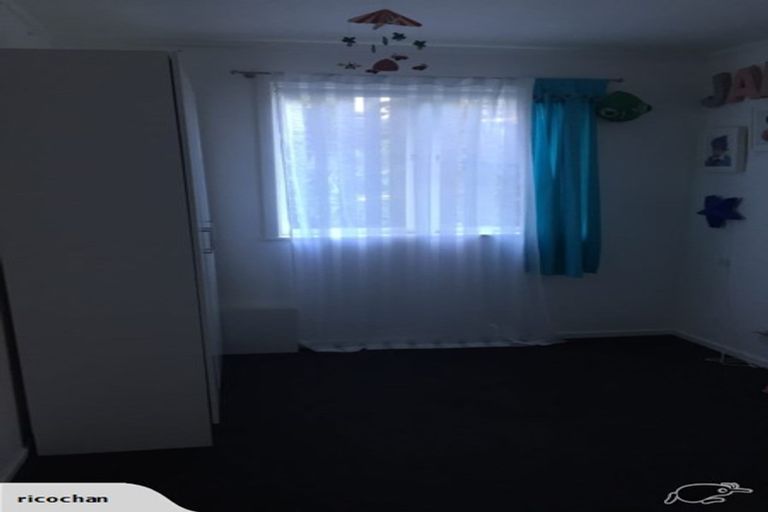 Photo of property in 32 Peter Terrace, Castor Bay, Auckland, 0620