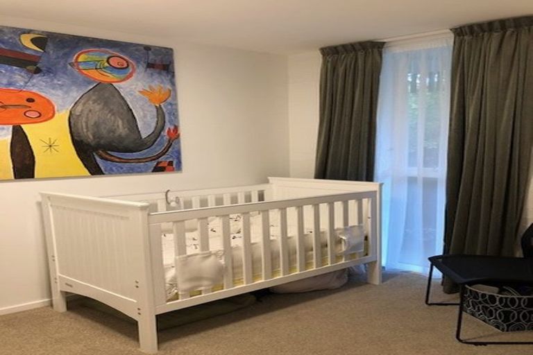 Photo of property in 141 Churton Drive, Churton Park, Wellington, 6037