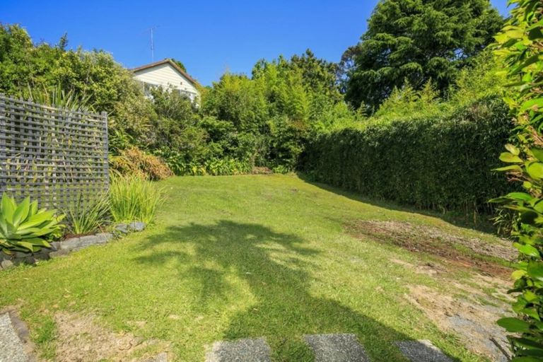 Photo of property in 2/38 Ayton Drive, Totara Vale, Auckland, 0629