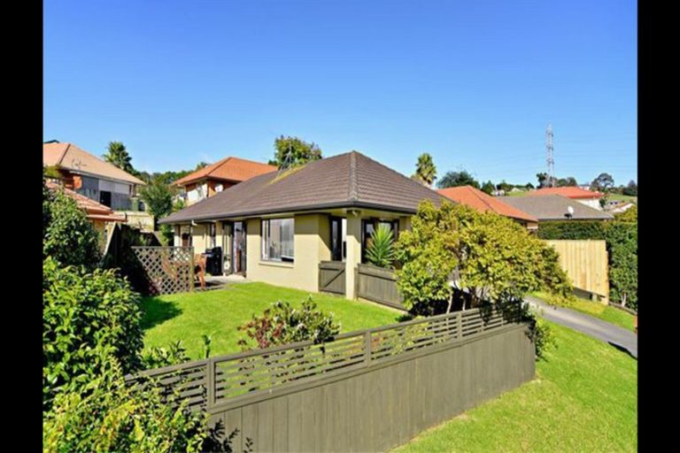 Photo of property in 13 Earnslaw Crescent, Clover Park, Auckland, 2019