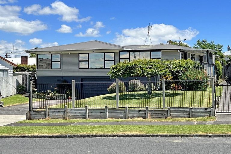 Photo of property in 2 Lincoln Road, Manurewa East, Auckland, 2102