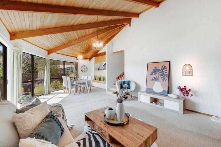 Photo of property in 2/10 Dayspring Way, Pakuranga, Auckland, 2010