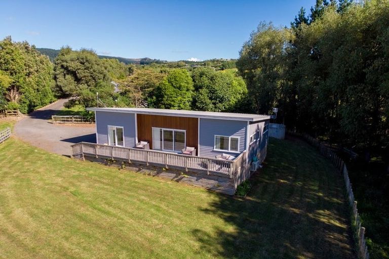 Photo of property in 35 Oram Drive, Turitea, Palmerston North, 4472