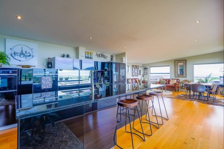 Photo of property in 7 Ocean Vista Lane, Paraparaumu, 5032