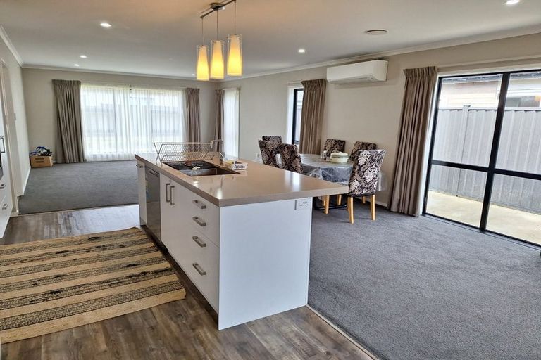 Photo of property in 44 Te Kaeaea Crescent, Wallaceville, Upper Hutt, 5018