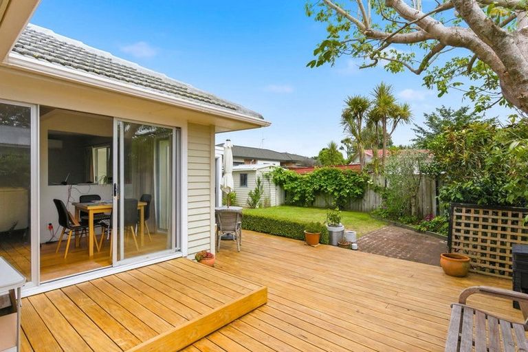 Photo of property in 17 Walton Road, Paraparaumu Beach, Paraparaumu, 5032