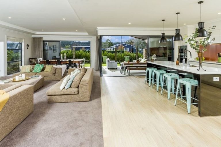 Photo of property in 1 Eric Farley Drive, Kumeu, 0810