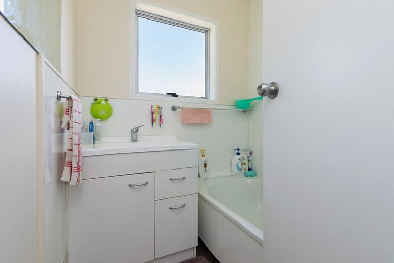 Photo of property in 1/95b Captain Scott Road, Glen Eden, Auckland, 0602