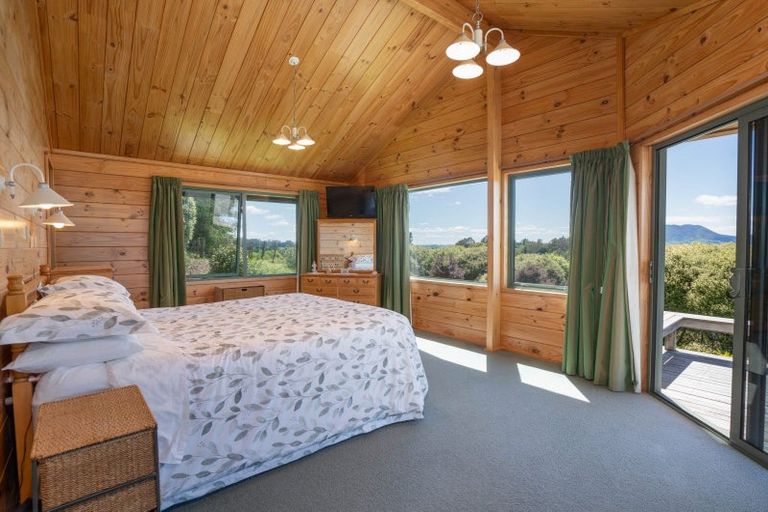 Photo of property in 8 Cameron Drive, Acacia Bay, Taupo, 3385