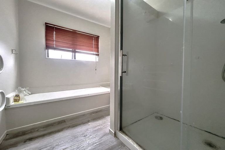 Photo of property in 2/17 Arosa Place, Forrest Hill, Auckland, 0620